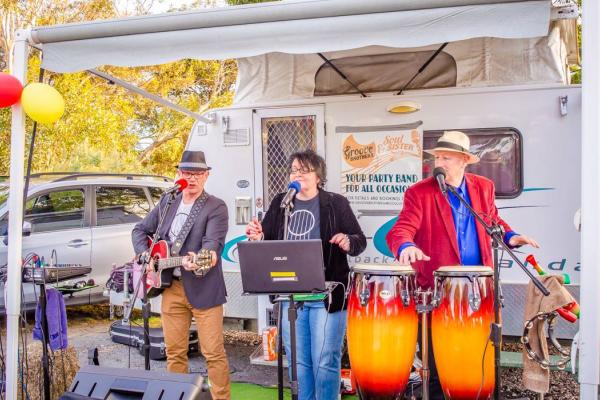 Meningie Festivals Groove Brothers & Soul Sister. Lakeside Gourmet at the Park