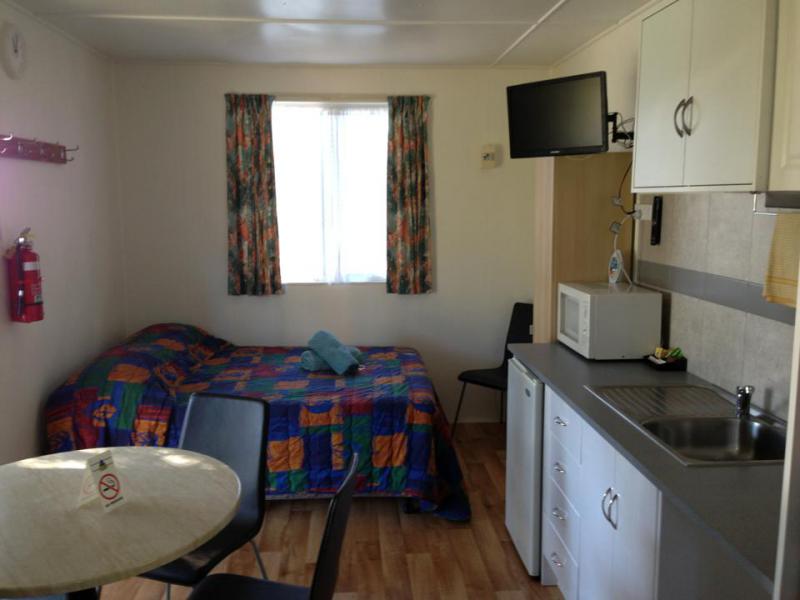 Meningie Cabin Accommodation Swan 4