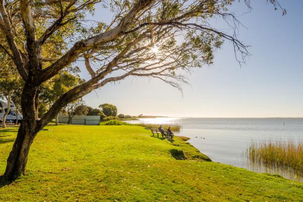 Camping by the lake at Meningie